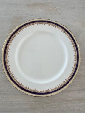 ⁠Aynsley China Wendover 6831 Cobalt Blue Gold Filigree Dinner Plate